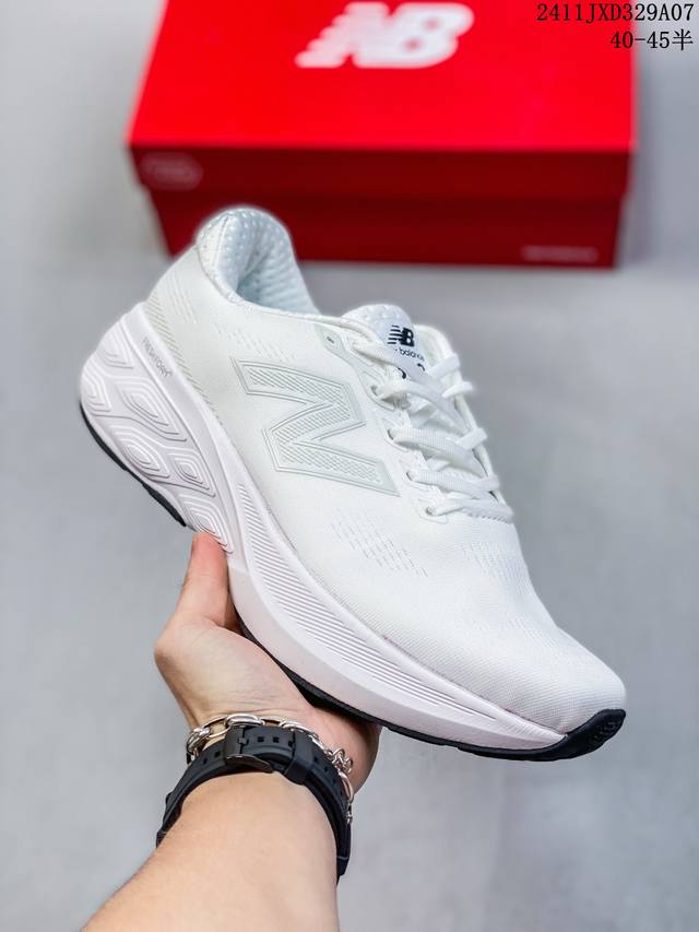 New Balance 新百伦 原楦原数据开发纸版，采用优质纤维革+透气网眼布材质材质，独立3层组合大底私模，正确独立中底嵌入ABZORB缓震材质致敬传奇鞋型,