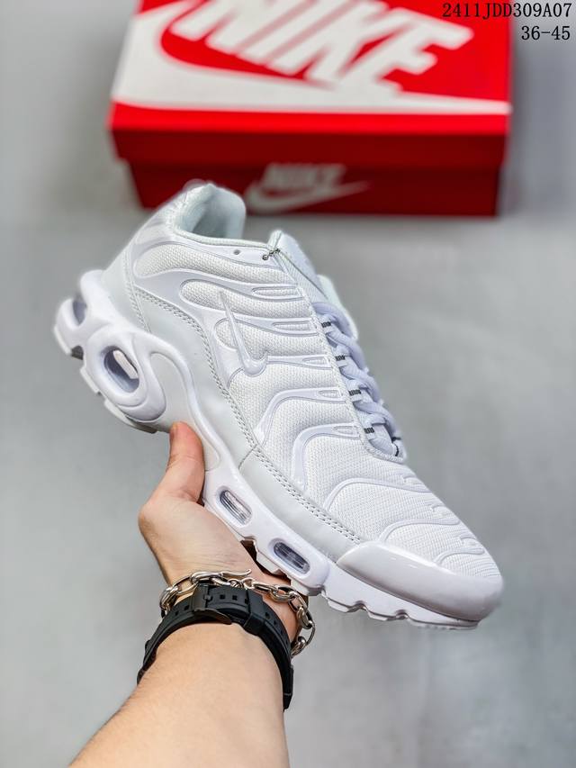 耐克 TN NIKE AIR MAX PLUS TN ULTRA SE 全掌气垫 夏季透气网面拼接 男女缓震跑鞋 货号：DMZ03620 尺码：36-45 编码