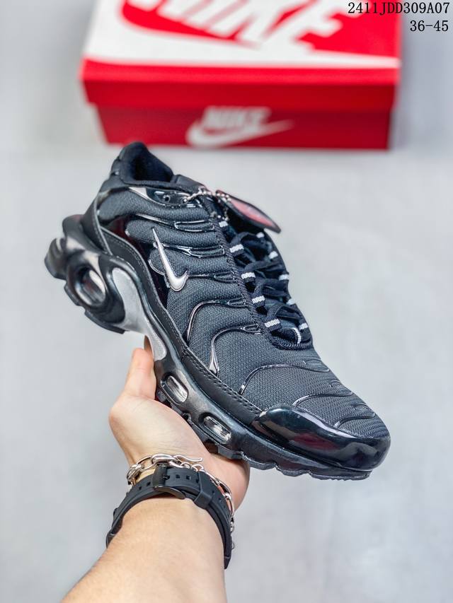 耐克 TN NIKE AIR MAX PLUS TN ULTRA SE 全掌气垫 夏季透气网面拼接 男女缓震跑鞋 货号：DMZ03620 尺码：36-45 编码