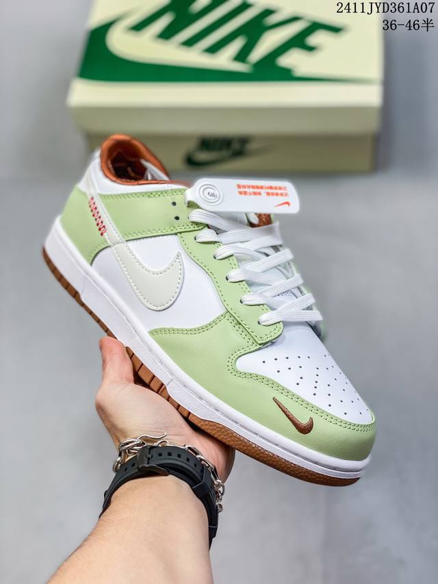 蛇年限定36-46 今天出货 真标带半码 耐克Nike SB Dunk Low 扣篮系列复古低帮休闲运动滑板板鞋。采用脚感柔软舒适ZoomAir气垫，有效吸收滑