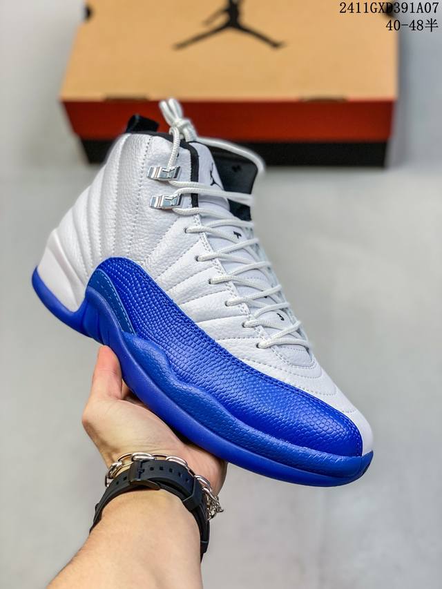 Jordan Air Jordan 12 防滑 高帮 复古篮球鞋 卓越的缓震科技给予双脚绝佳的落地保护，让你在球场上尽情跳跃、驰骋，每一次启动、变向都能感受到它