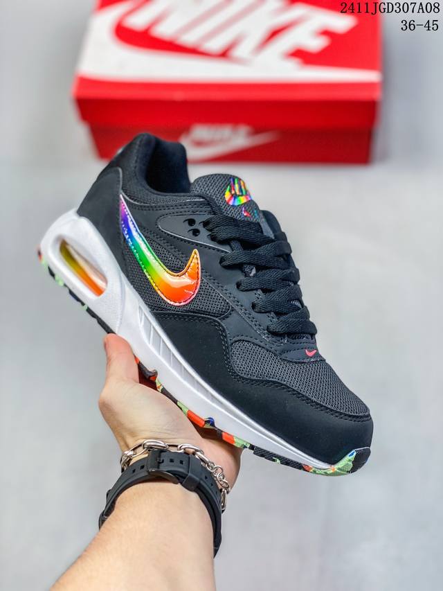 耐克 NIKE Air Max Correlate 气垫缓震耐磨运动鞋时尚潮流休闲透气跑步鞋，选用网眼鞋面，脚感舒适透气。鞋舌、鞋侧及后跟处饰有品牌标识，简约大