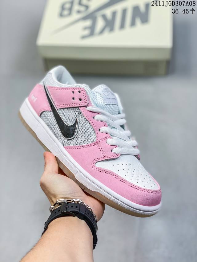 公司级带半码 耐克Nike SB Dunk Low 扣篮系列复古低帮休闲运动滑板板鞋。采用脚感柔软舒适ZoomAir气垫，有效吸收滑板等极限运动在落地时带来的冲