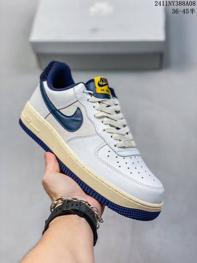 福利特价带半码耐克Nike AIR FORCE 1‘07 空军一号低帮百搭休闲运动板鞋。柔软、弹性十足的缓震性能和出色的中底设计，横跨复古与现代的外型结合，造就