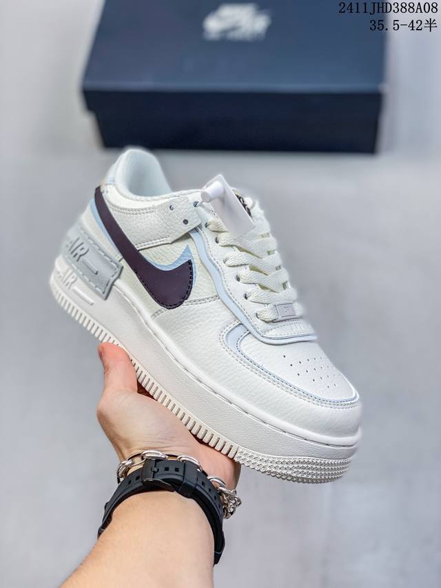 NIKE 耐克低帮板鞋 空军一号 AF1马卡龙 af1厚底增高百搭运动板鞋 Nike Air Force 1 “Shadow” 造型设计上与 Sacai x N