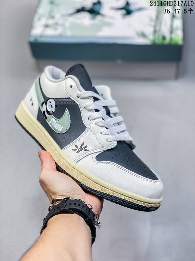 独家首发 独一无二 Jordan Air Jordan 1 嘟嘴熊猫 星之禾 特殊手绘 官方原版原盒 双重盒中盒 该定制球鞋选用原鞋为Jordan Air Jo