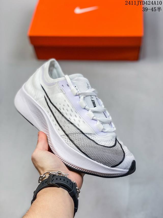 耐克NIKE ZOOM FLY3 新款马拉松透气登月飞马跑 更为醒目的 Swoosh 设计..尺码：39 40 40.5 41 42 42.5 43 44 44