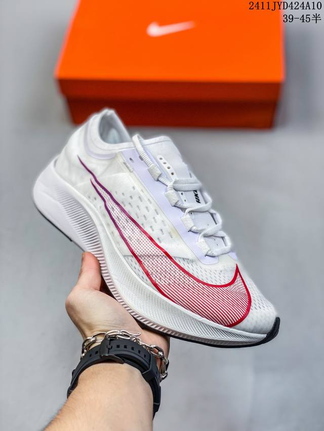 耐克NIKE ZOOM FLY3 新款马拉松透气登月飞马跑 更为醒目的 Swoosh 设计..尺码：39 40 40.5 41 42 42.5 43 44 44