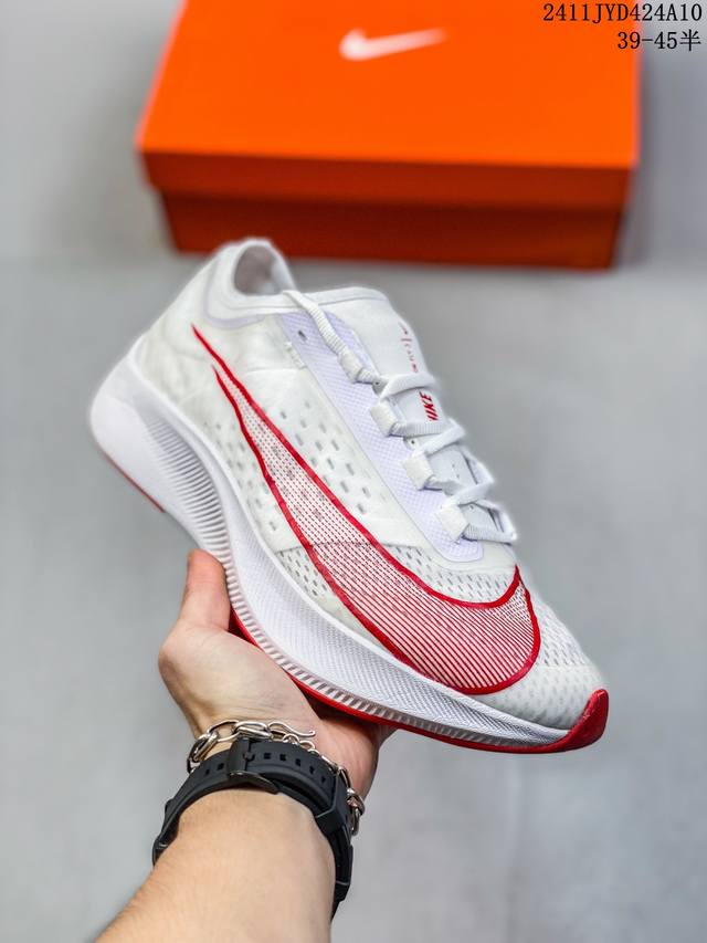 耐克NIKE ZOOM FLY3 新款马拉松透气登月飞马跑 更为醒目的 Swoosh 设计..尺码：39 40 40.5 41 42 42.5 43 44 44