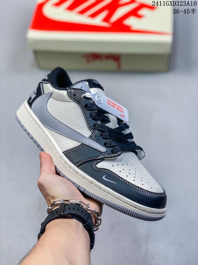 Supreme联名-生胶鬼脸 海外官方同步发售，耐克Nike Dunk Low Supreme 联名，美国街头滑板鞋潮牌，红底白色的独特LOGO使Supreme