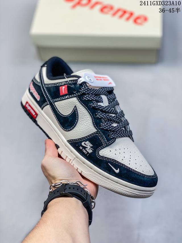 Supreme联名-生胶鬼脸 海外官方同步发售，耐克Nike Dunk Low Supreme 联名，美国街头滑板鞋潮牌，红底白色的独特LOGO使Supreme