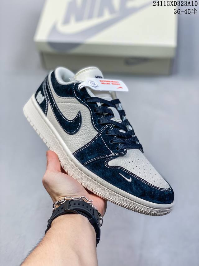 Supreme联名-生胶鬼脸 海外官方同步发售，耐克Nike Dunk Low Supreme 联名，美国街头滑板鞋潮牌，红底白色的独特LOGO使Supreme