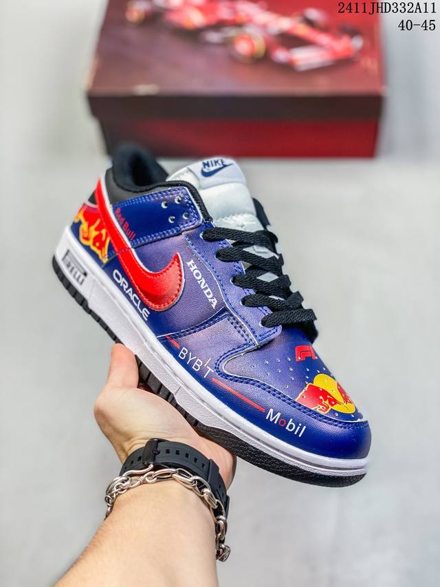 公司级带半码耐克Nike SB Zoom Dunk Low 板鞋 系列经典百搭休闲运动板鞋 鞋舌的填充，使舒适性大大提升，同时也更方便穿脱中底部分则加入了脚感柔