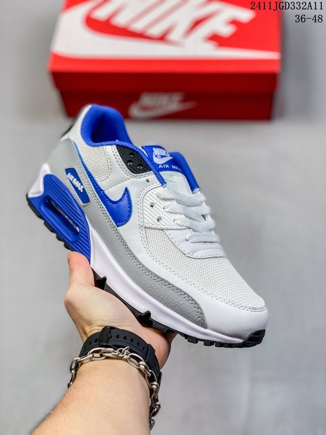 NIKE耐克运动鞋 Air max 90 健身运动跑鞋休闲鞋 复古风十足！Air Max 90 作为 Nike 旗下最经典的鞋型之一，凭借着百搭的造型，获得众多