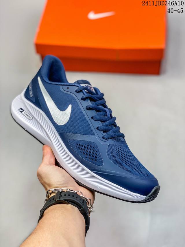 耐克Nike Air Zoom Winflo 7X 登月系列网透面气 训跑练步鞋 内置Zoom气垫 脚回感弹感受非常直接。 货号：CJ029 1 05 尺码：4