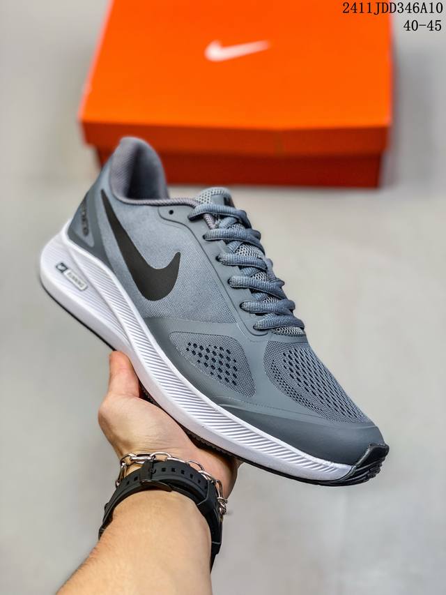 耐克Nike Air Zoom Winflo 7X 登月系列网透面气 训跑练步鞋 内置Zoom气垫 脚回感弹感受非常直接。 货号：CJ029 1 05 尺码：4