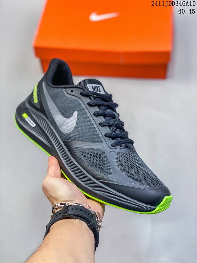 耐克Nike Air Zoom Winflo 7X 登月系列网透面气 训跑练步鞋 内置Zoom气垫 脚回感弹感受非常直接。 货号：CJ029 1 05 尺码：4