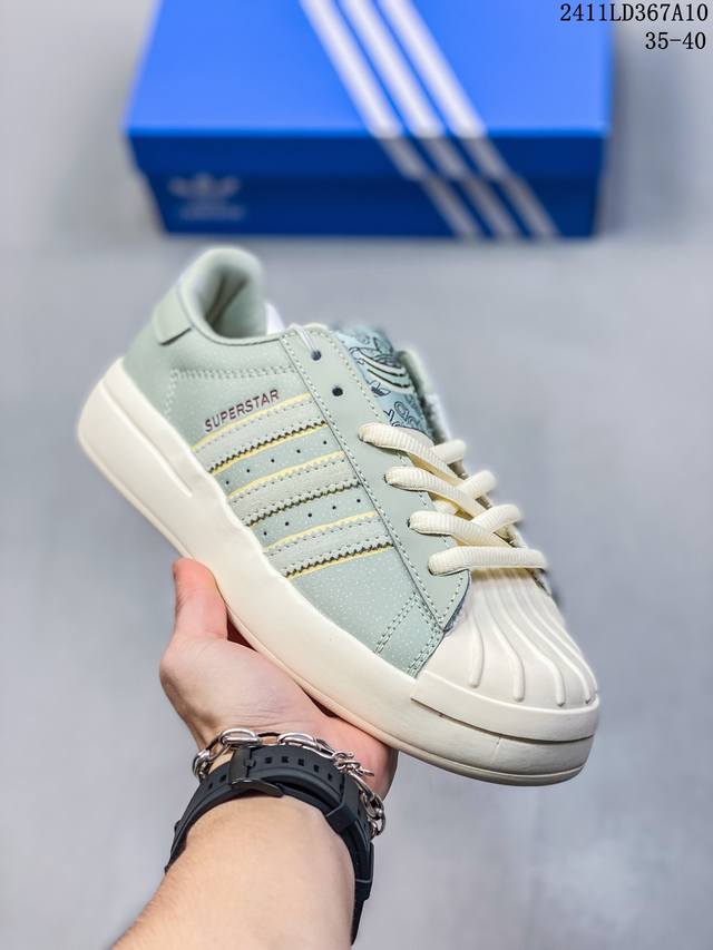 阿迪达斯Adidas三叶草superstar贝壳头经典百搭休闲运动板鞋“皮革白放大LOGO”顶级原楦开发，后跟完美定型弧度，台湾产进口厚实头层软皮质感无敌！春季