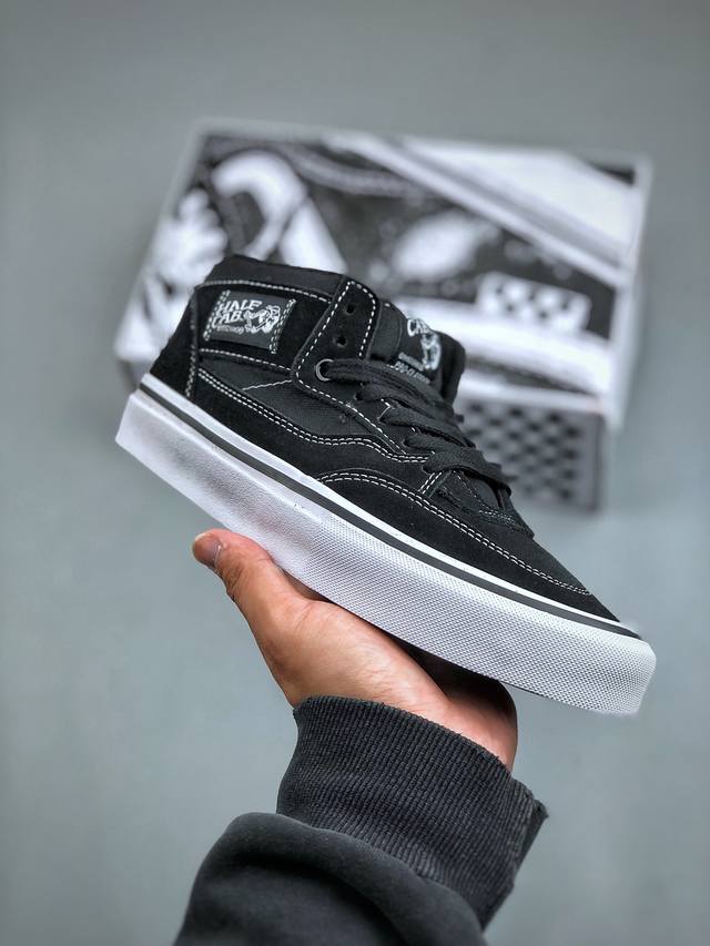 Vans Half Cab PRO 黑白 安纳海姆系列复古专业滑板鞋 货号：VN0A38CPB8C 尺码：36 36.5 37 38 38.5 39 40 40