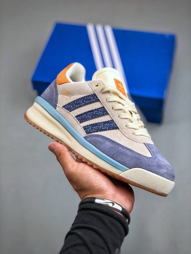 Adidas Originals SL 72 RTNJQ0957 阿迪经典复古慢跑鞋鞋款采用舒爽尼龙鞋面、绒面革饰面和皮革细节等设计。与此同时，搭载着 Ecot