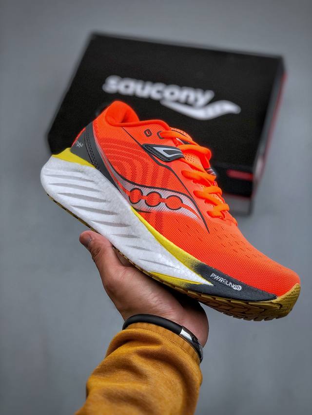 Saucony Triumph 22 索康尼胜利22代旗舰级缓震型跑鞋 性能相比前几代再升级：鞋面采用全新升级的工学网设计 贴合脚部更透气 中底部分使用最新的P