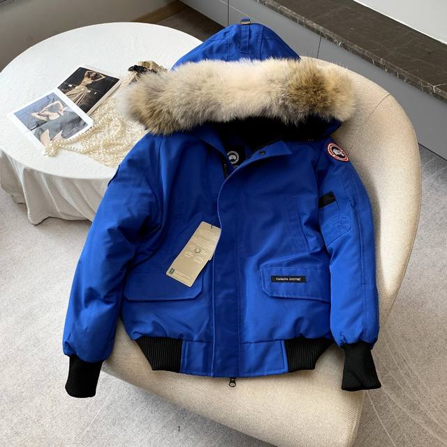 顶级版本，随意对比 Canada Goose 加拿大鹅 01款 Chilliwack系列飞行员夹克 7999M 产品配色：黑色，米白色，天蓝色，石墨灰，深蓝 尺