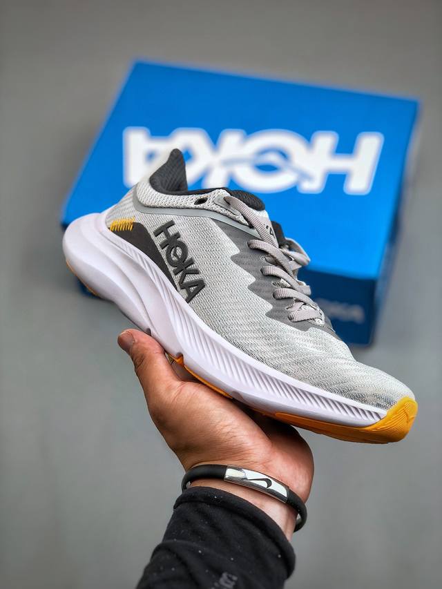 HOKA ONE ONE W SOLIMAR LOW 全新配色 厚底增高运动跑步鞋 户外活动老爹鞋 时尚休闲板鞋 这个品牌来自于新西兰的毛利语，HOKA表示大地