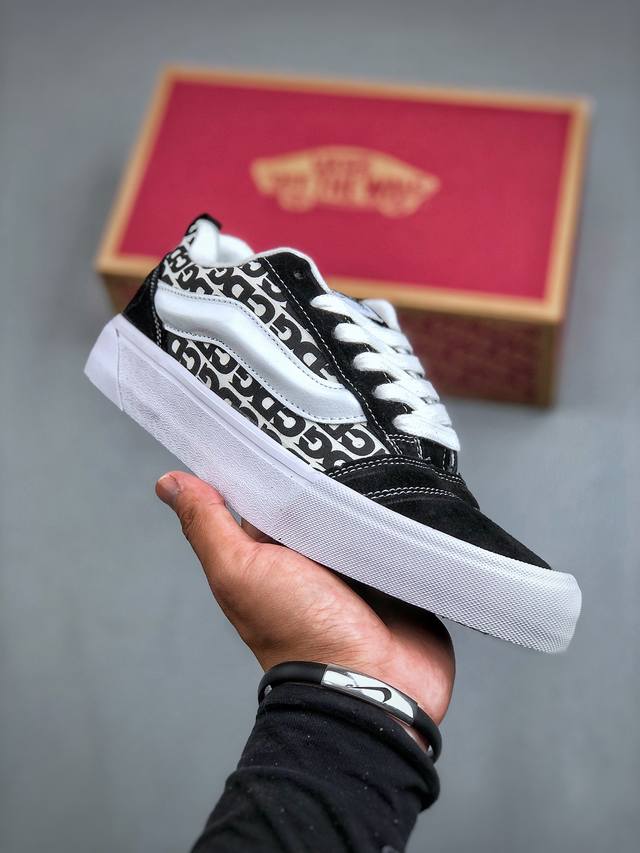 头层猪八 Vans Knu-Skool FOG半印！ “高街风的面包鞋终将来袭”，麂皮拼接fog印花帆布让整体质感上升了一个层次！半印的logo真的看着特别的醒