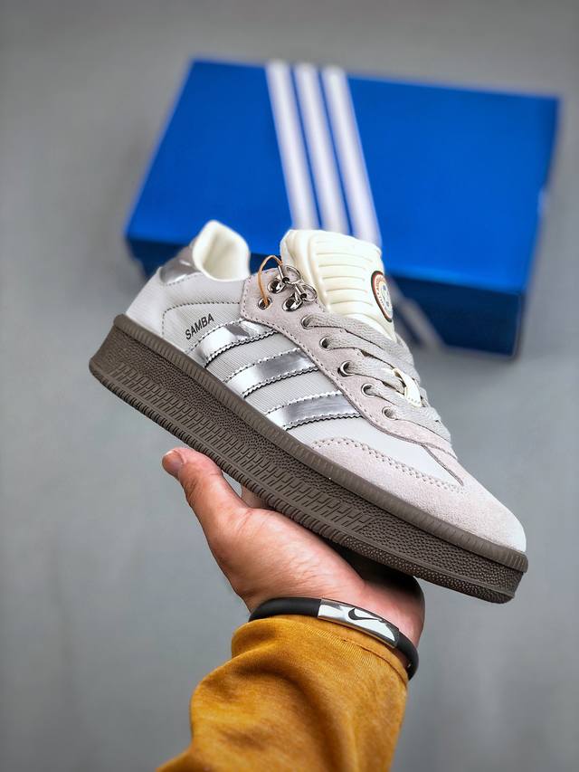 Adidas Originals Samba XLG 联名桑巴舞加大厚底版系列德训风百搭松糕休闲运动板鞋鞋是一款永恒的训练偶像，这款桑巴鞋展示了高质量的工艺，带