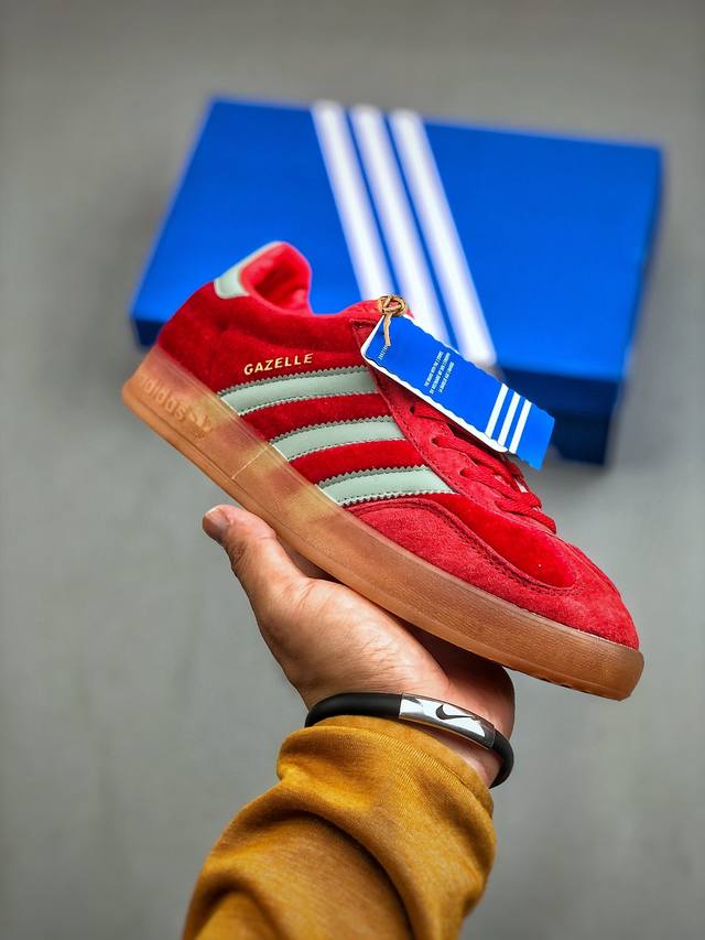 Adidas Originals Gazelle INdoor M 三叶草休闲防滑耐磨低帮板鞋鞋头出色设计 塑就出众贴合感稳固的后跟贴合足部曲线设计软弹舒适 不