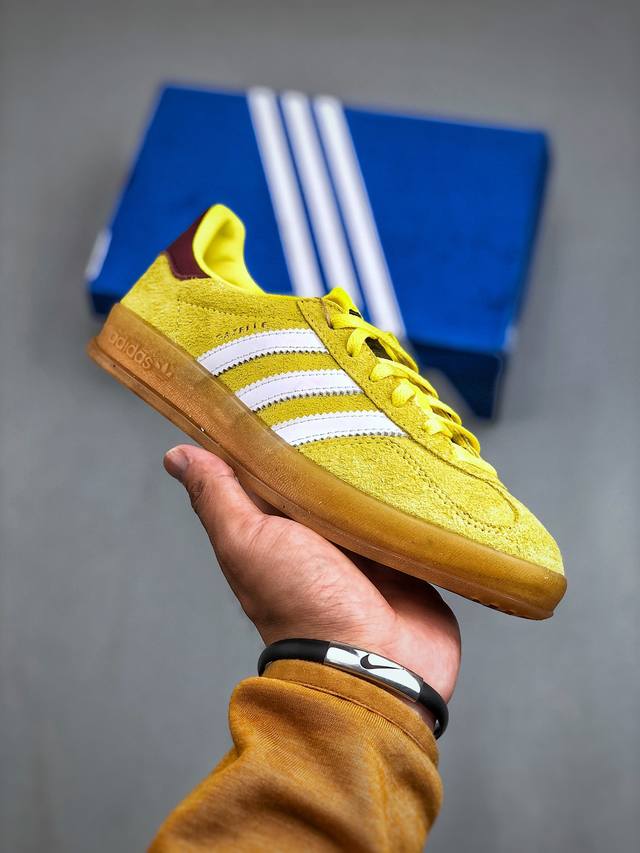 adidas Originals Gazelle INdoor 三叶草休闲防滑耐磨低帮板鞋鞋头出色设计 塑就出众贴合感稳固的后跟贴合足部曲线设计软弹舒适 不易磨