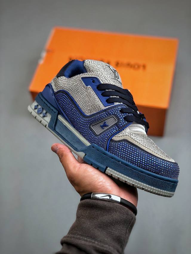 LOUISVUITTON Trainer 水钻休闲 时尚板鞋 织物 低帮系带 时尚板鞋男款 LV Trainer 运动鞋设计师 Virgil Abloh 借篮球