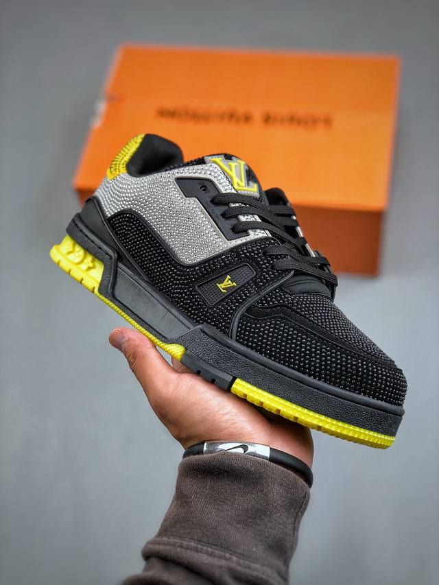 LOUISVUITTON Trainer 水钻休闲 时尚板鞋 织物 低帮系带 时尚板鞋男款 LV Trainer 运动鞋设计师 Virgil Abloh 借篮球