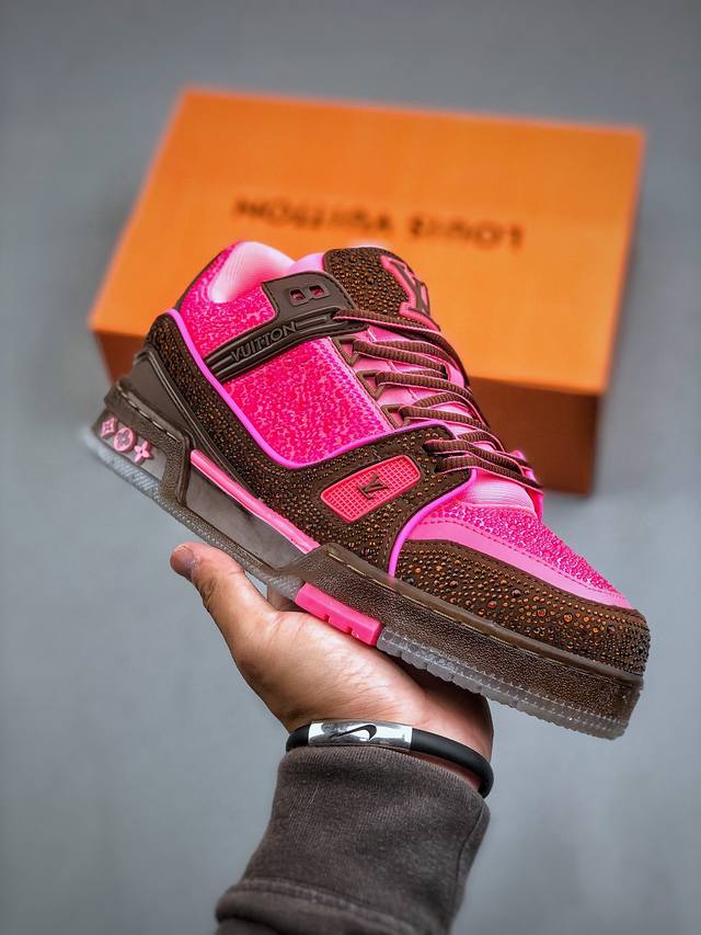 LOUISVUITTON Trainer 水钻休闲 时尚板鞋 织物 低帮系带 时尚板鞋男款 LV Trainer 运动鞋设计师 Virgil Abloh 借篮球