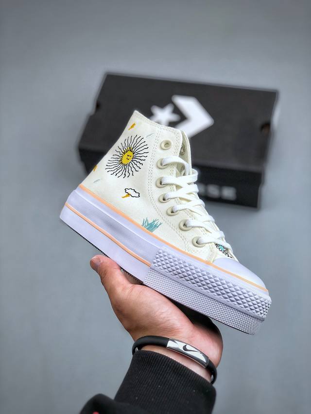 Converse All Star Lift 厚底太阳花刺绣 爱心满满的匡威 少女心爆棚，此款厚底汲取夏季太阳灵感，丝网印刷和刺绣工艺的太阳图案和印刷白云，花卉