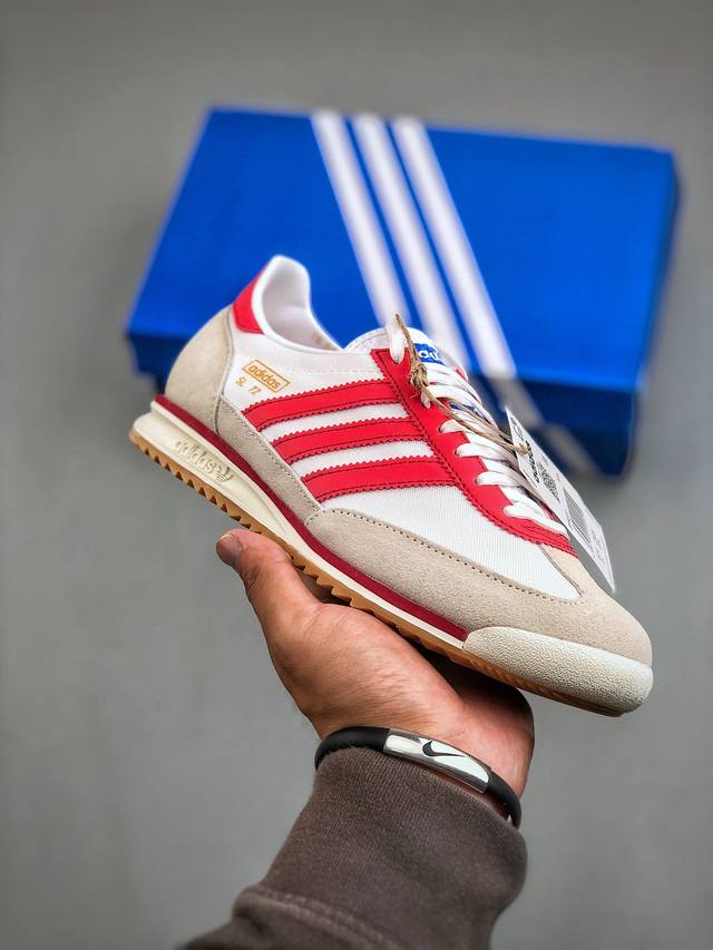 Adidas originals SL 72 OG 防滑 低帮 生活体闲鞋 男女同款简约大方的造型设计，给人以随性闲的时尚格调，穿着舒适轻便，运动灵活自如，满足