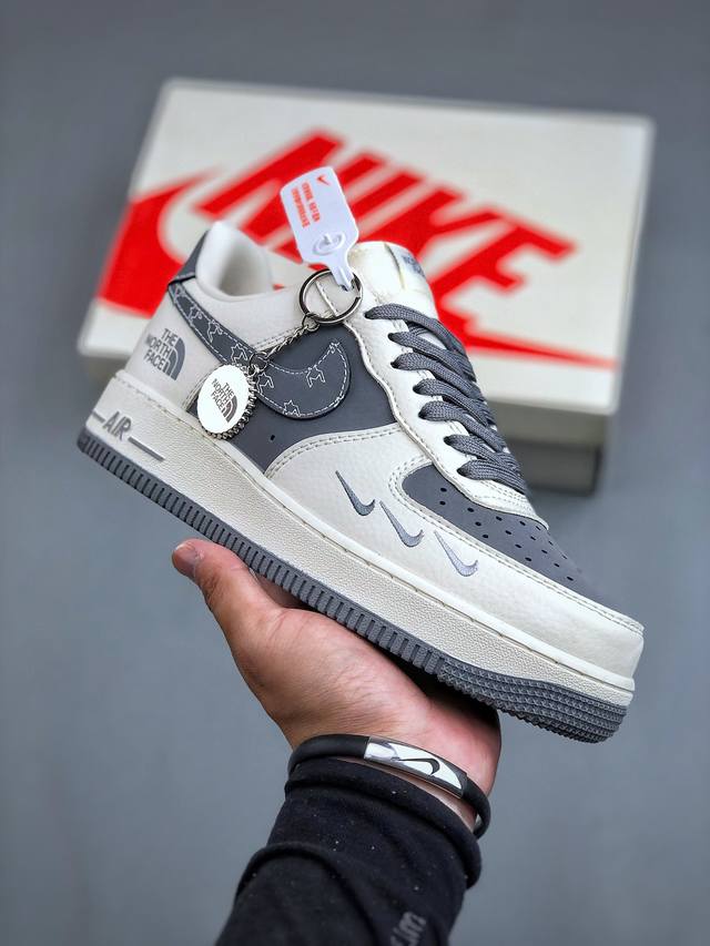 Nike Air Force 1'07 Low 北面熊联名-米灰三勾 空军一号 低帮休闲板鞋 KK1988-011 #原楦头原纸板 原装鞋盒 定制五金配件 内置