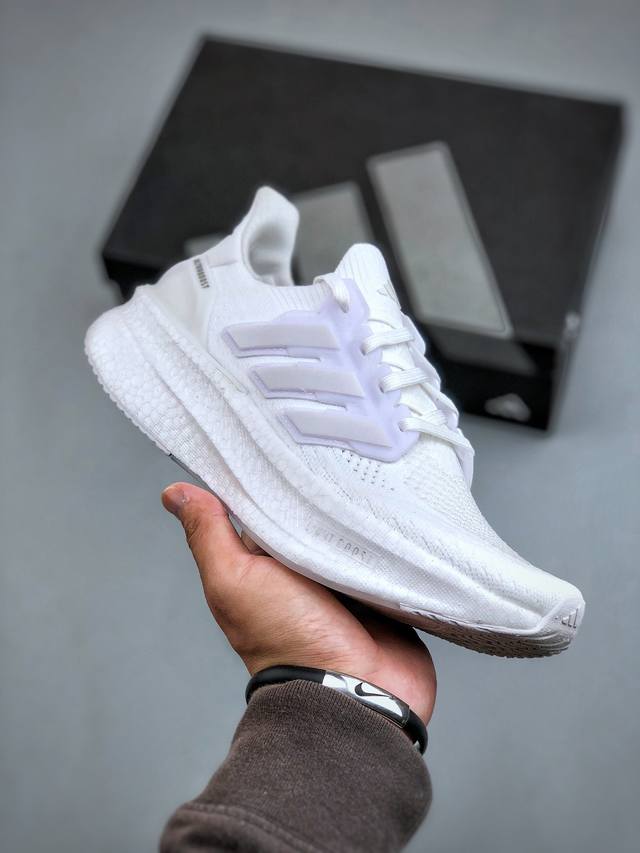 Adidas Ultraboost 5 ID8813 阿迪达斯新款休闲爆米花跑步鞋尺码：36 36.5 37 38 38.5 39 40 40.5 41 42