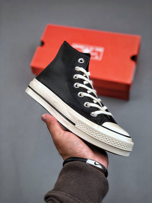 匡威高帮超软皮面 converse 1970S 经典复古黑，荔枝纹中国红爆款出货Converse Chuck 70s 超软荔枝纹皮面 欧阳娜娜同款，为了迎合匡威