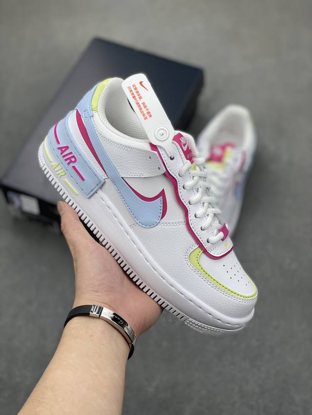 工厂套现 福利特价 原本地 版本 Nike WMNS Air Force 1 Shadow 马卡龙军空一号轻增量高低帮搭百板鞋。为典经设计注玩入味元素。 分层构