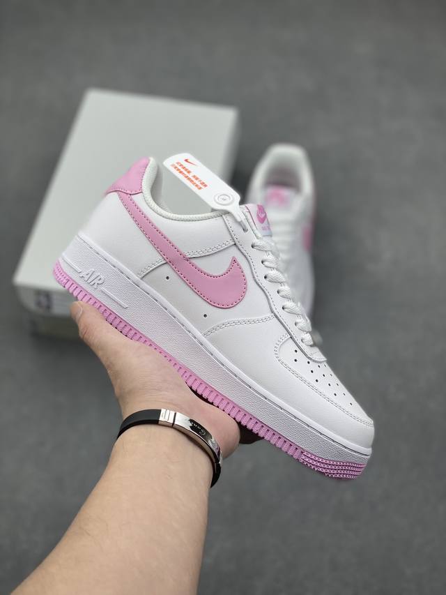 Nike Air Force 1 Low 白粉 原楦头原纸板 打造纯正空军版型 专注外贸渠道 全掌内置蜂窝气垫 原盒配件 原厂中底钢印、拉帮完美 官方货号：FJ