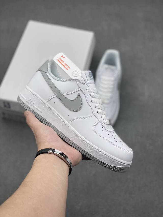 Nike Air Force 1 Low 白灰 原楦头原纸板 打造纯正空军版型 专注外贸渠道 全掌内置蜂窝气垫 原盒配件 原厂中底钢印、拉帮完美 官方货号：FJ