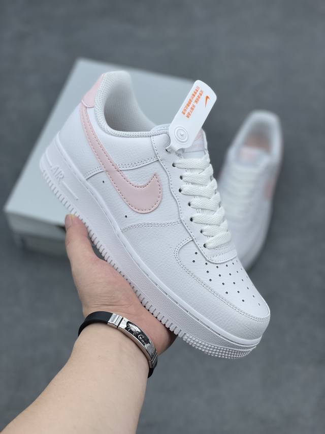 工厂套现 原本地 版本 新品出货 耐克 Nike Air Force 1 ’07 Low 空军一号低帮百搭休闲运动板鞋。柔软、弹性十足的缓震性能和出色的中底设计