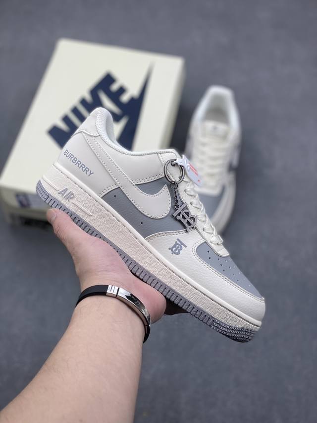 海外限量发售！公司级NIke Air Force 1 '07 Low “巴宝莉联名 米灰”空军一号 低帮 运动鞋 休闲鞋 折边针车 工艺难度大 原楦头原纸板 原