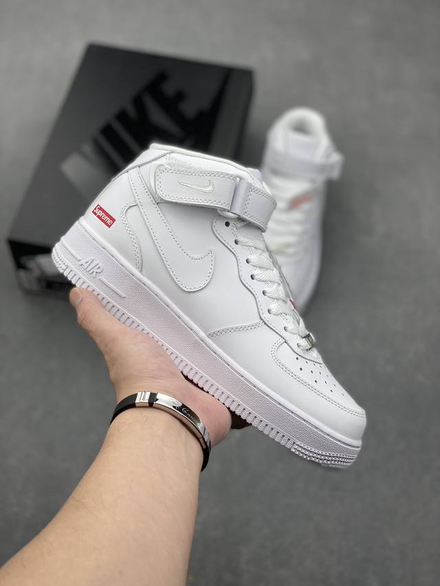 耐克NK Air Force 1 Mid 空军一号中帮高帮百搭休闲运动板鞋 柔软、弹性十足的缓震性能和出色的中底设计 横跨复古与现代的外型结合 造就出风靡全球三