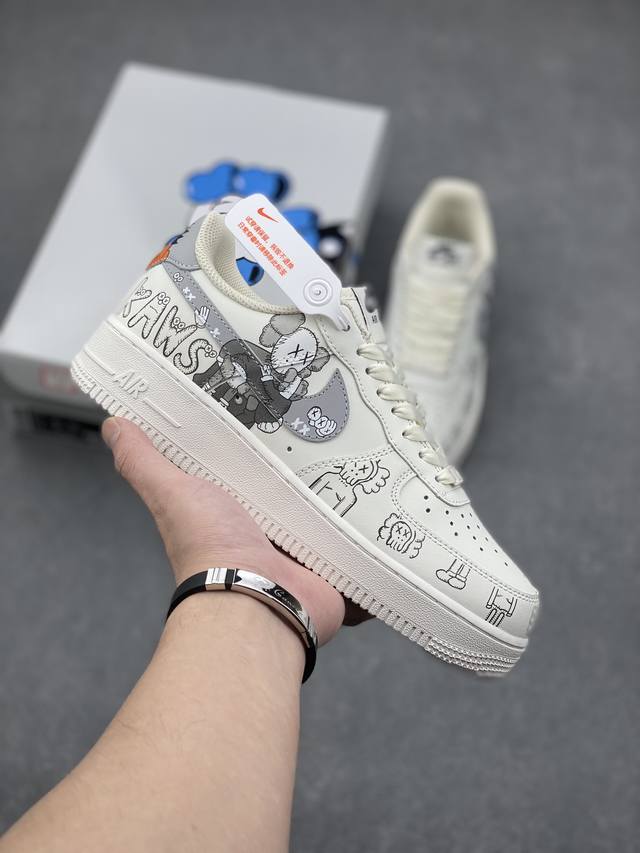 官方爆款定制 Kaws×Nike Air Force 1 Low’07 小熊联名配色 空军一号低帮休闲板鞋 定制皮料 原厂3D打印 定制鞋盒 原楦原纸板 纯正空