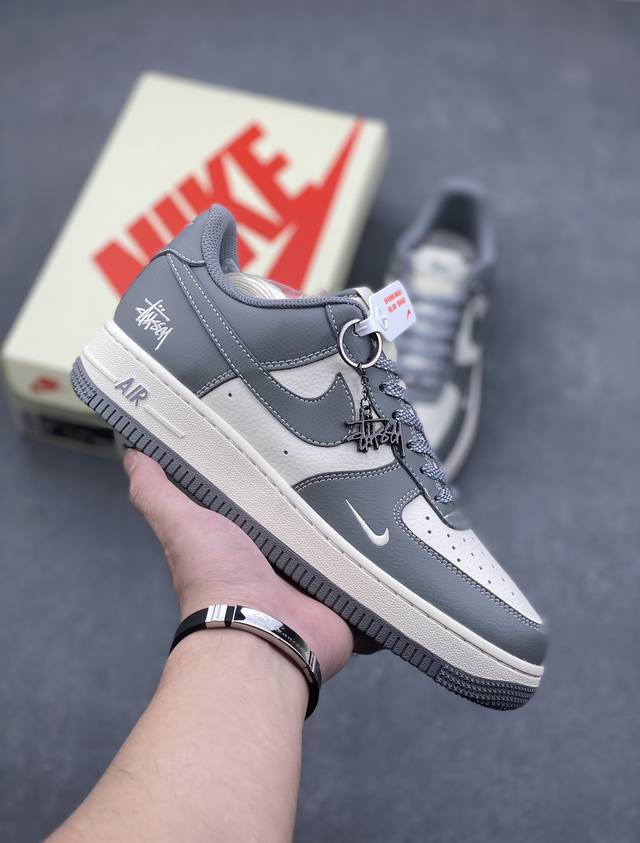 海外限量发售！公司级NIke Air Force 1 '07 Low “斯图西联名 精致灰”空军一号 低帮 运动鞋 休闲鞋 折边针车 工艺难度大 原楦头原纸板