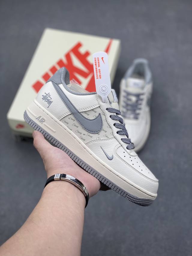 海外限量发售！公司级NIke Air Force 1 '07 Low “斯图西联名--米白灰”空军一号 低帮 运动鞋 休闲鞋 折边针车 工艺难度大 原楦头原纸板