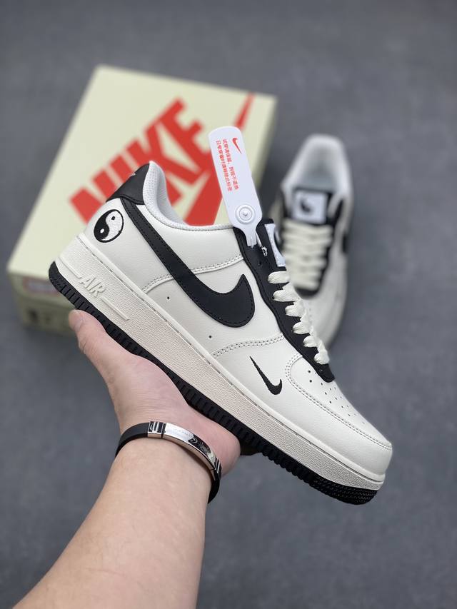 Nike Air Force 1 Low 太极白黑小勾 原楦头原纸板 打造纯正空军版型 专注外贸渠道 全掌内置蜂窝气垫 原盒配件 原厂中底钢印、拉帮完美 货号：