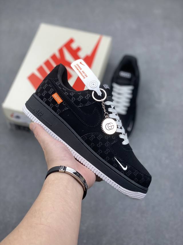 海外限量发售！公司级NIke Air Force 1 '07 Low “古驰熊联名--极夜黑”空军一号 低帮 运动鞋 休闲鞋 折边针车 工艺难度大 原楦头原纸板